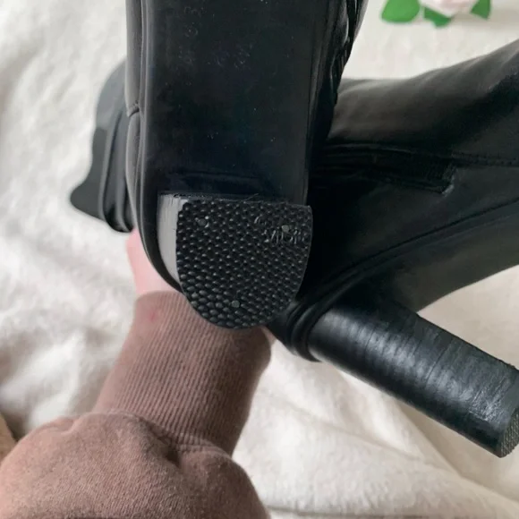 Arctica Exclusive Leather Waterproof Chained Heeled Boots - Picture 14 of 15